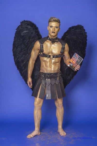 Male Model Marvin als Engel im Gladiatorstyle