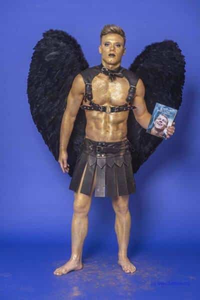 Male Model Marvin als Engel im Gladiatorstyle