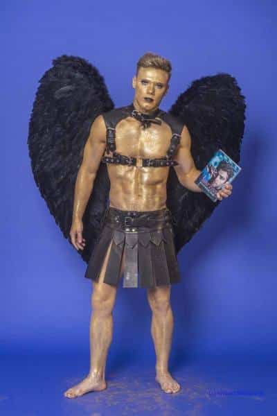 Male Model Marvin als Engel im Gladiatorstyle