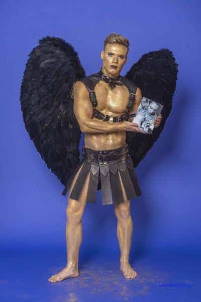 Male Model Marvin als Engel im Gladiatorstyle