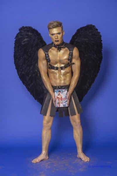 Male Model Marvin als Engel im Gladiatorstyle