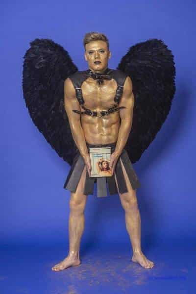 Male Model Marvin als Engel im Gladiatorstyle