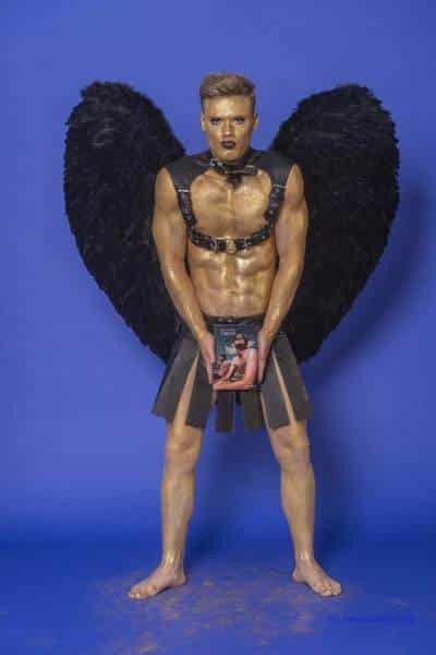 Male Model Marvin als Engel im Gladiatorstyle