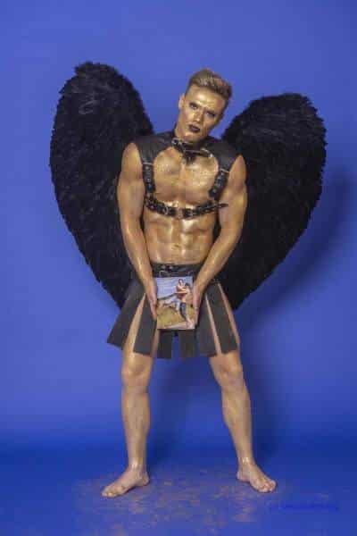 Male Model Marvin als Engel im Gladiatorstyle