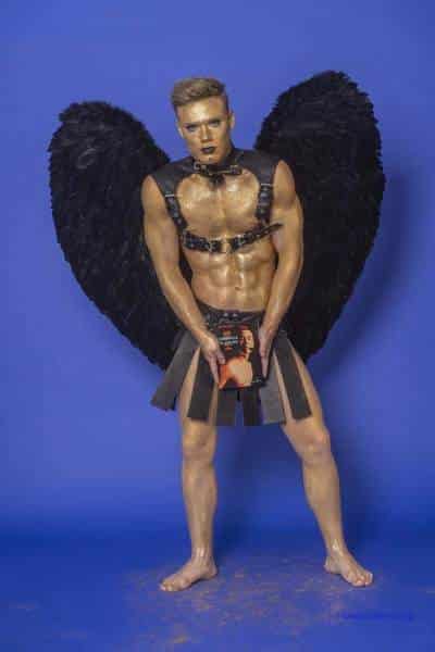 Male Model Marvin als Engel im Gladiatorstyle