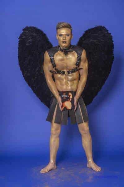 Male Model Marvin als Engel im Gladiatorstyle