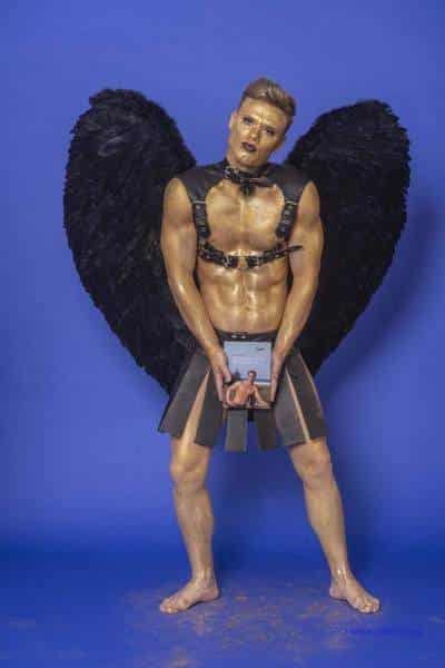 Male Model Marvin als Engel im Gladiatorstyle