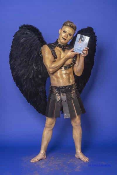Male Model Marvin als Engel im Gladiatorstyle