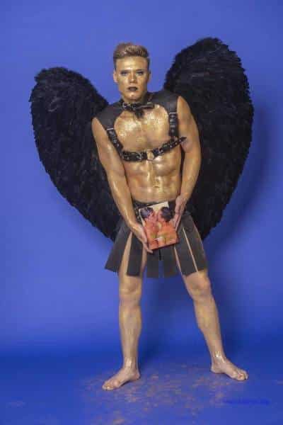 Male Model Marvin als Engel im Gladiatorstyle