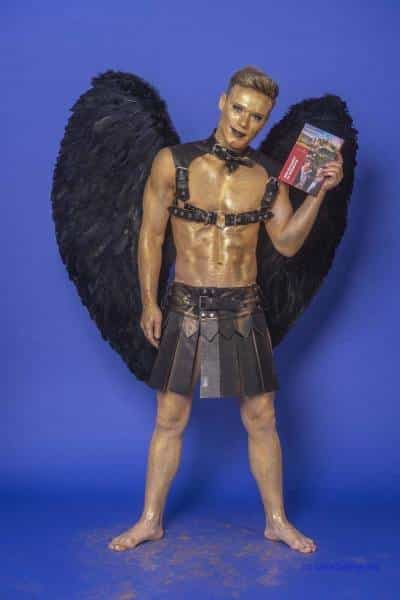 Male Model Marvin als Engel im Gladiatorstyle