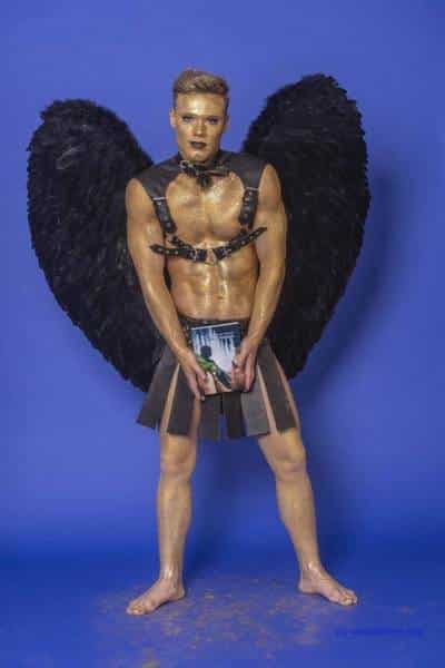Male Model Marvin als Engel im Gladiatorstyle