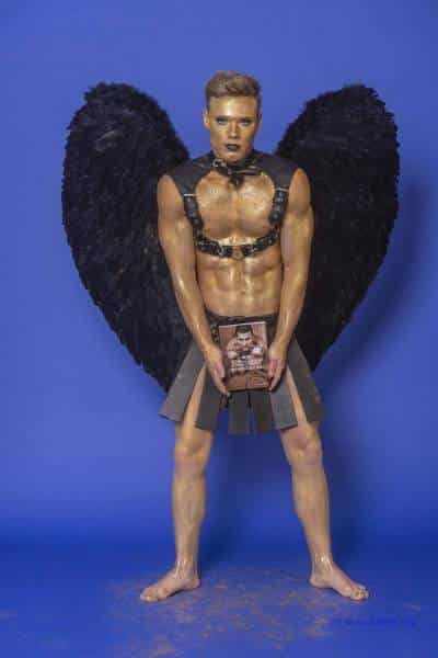 Male Model Marvin als Engel im Gladiatorstyle