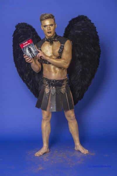 Male Model Marvin als Engel im Gladiatorstyle