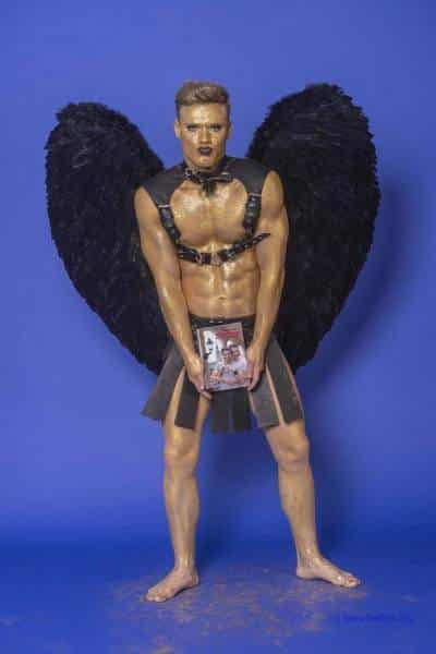 Male Model Marvin als Engel im Gladiatorstyle