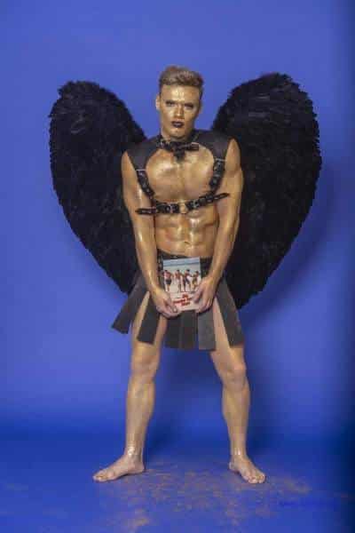 Male Model Marvin als Engel im Gladiatorstyle