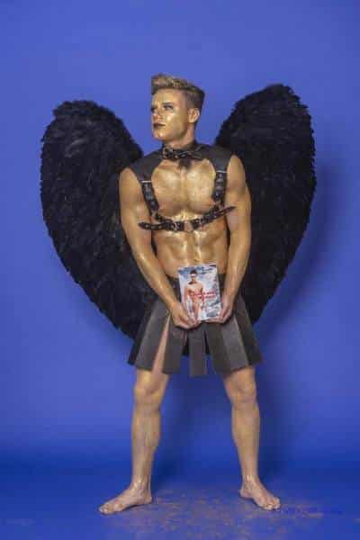 Male Model Marvin als Engel im Gladiatorstyle