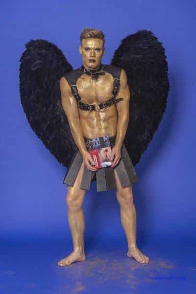 Male Model Marvin als Engel im Gladiatorstyle