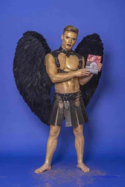 Male Model Marvin als Engel im Gladiatorstyle