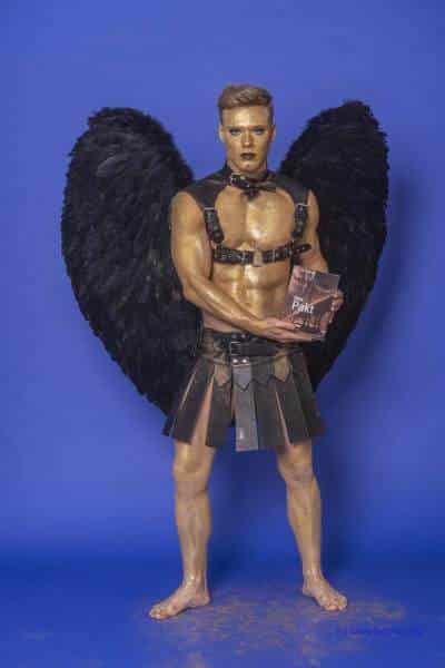 Male Model Marvin als Engel im Gladiatorstyle