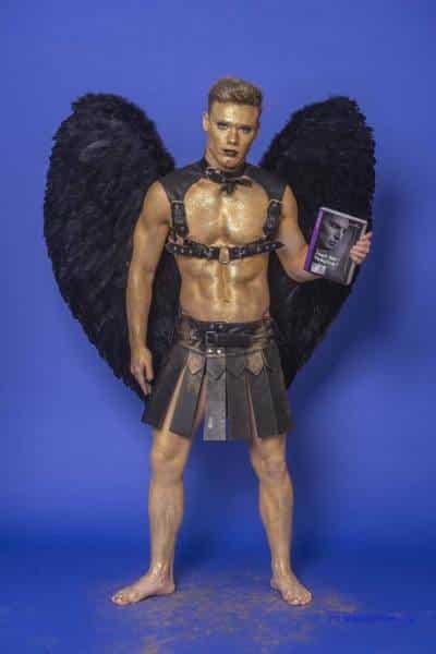Male Model Marvin als Engel im Gladiatorstyle
