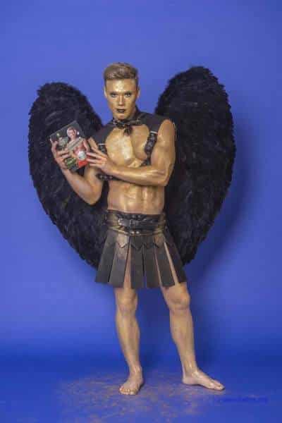 Male Model Marvin als Engel im Gladiatorstyle