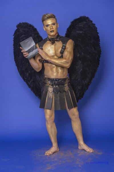 Male Model Marvin als Engel im Gladiatorstyle