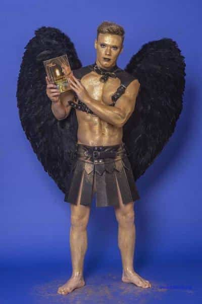 Male Model Marvin als Engel im Gladiatorstyle