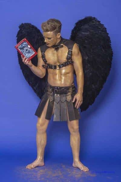Male Model Marvin als Engel im Gladiatorstyle