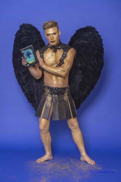 Male Model Marvin als Engel im Gladiatorstyle