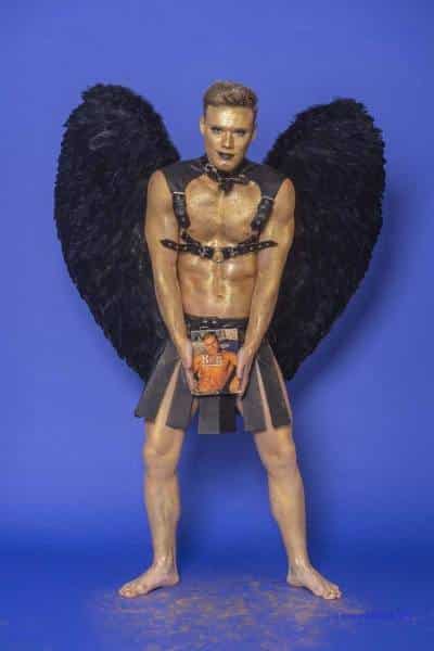 Male Model Marvin als Engel im Gladiatorstyle