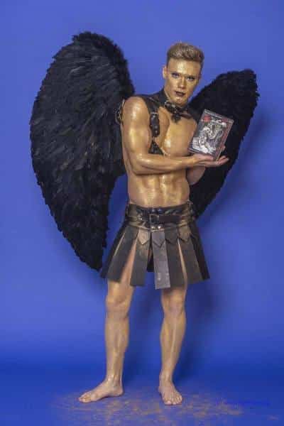 Male Model Marvin als Engel im Gladiatorstyle