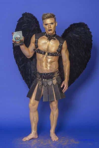Male Model Marvin als Engel im Gladiatorstyle