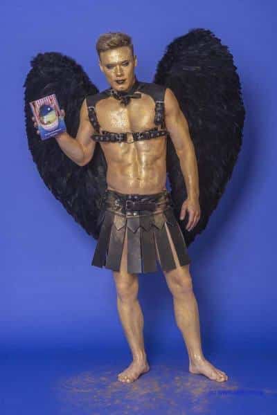 Male Model Marvin als Engel im Gladiatorstyle
