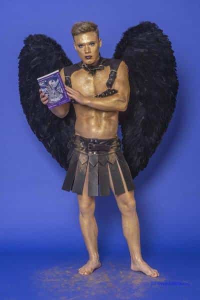 Male Model Marvin als Engel im Gladiatorstyle
