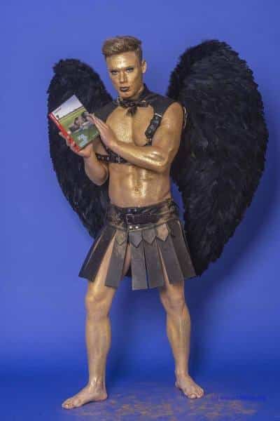 Male Model Marvin als Engel im Gladiatorstyle