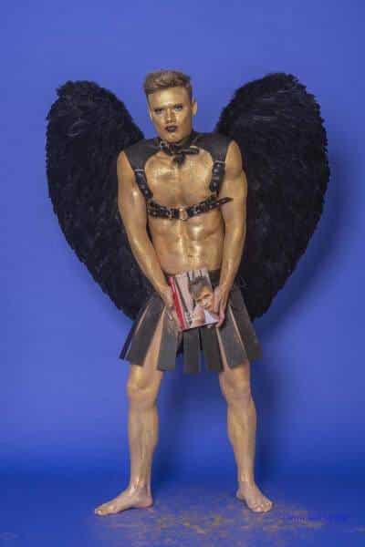 Male Model Marvin als Engel im Gladiatorstyle