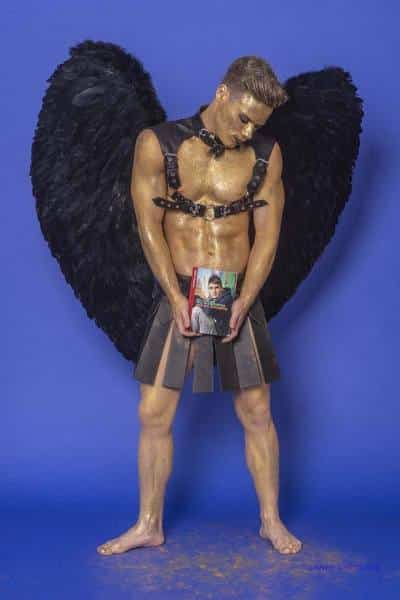 Male Model Marvin als Engel im Gladiatorstyle