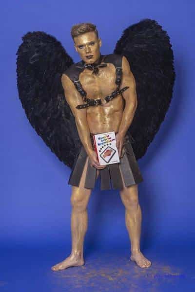 Male Model Marvin als Engel im Gladiatorstyle