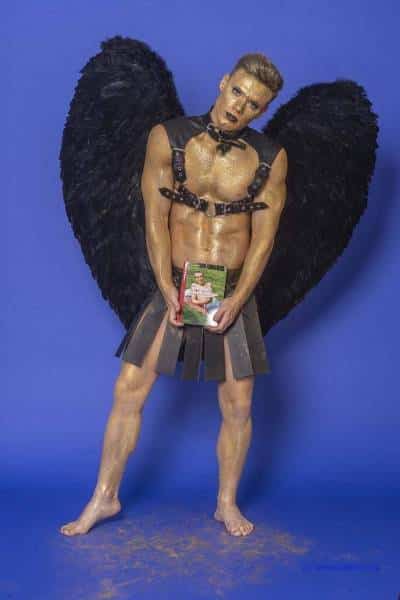 Male Model Marvin als Engel im Gladiatorstyle