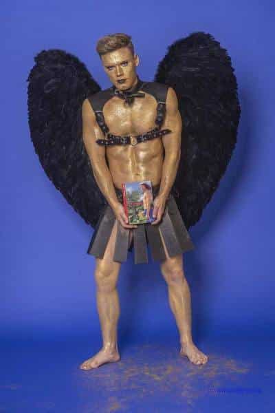 Male Model Marvin als Engel im Gladiatorstyle
