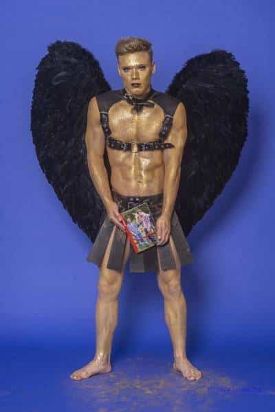Male Model Marvin als Engel im Gladiatorstyle