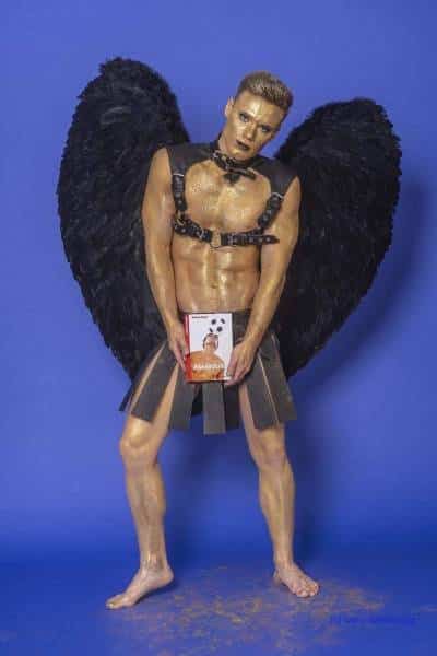 Male Model Marvin als Engel im Gladiatorstyle