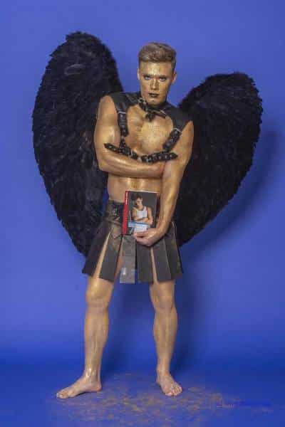 Male Model Marvin als Engel im Gladiatorstyle