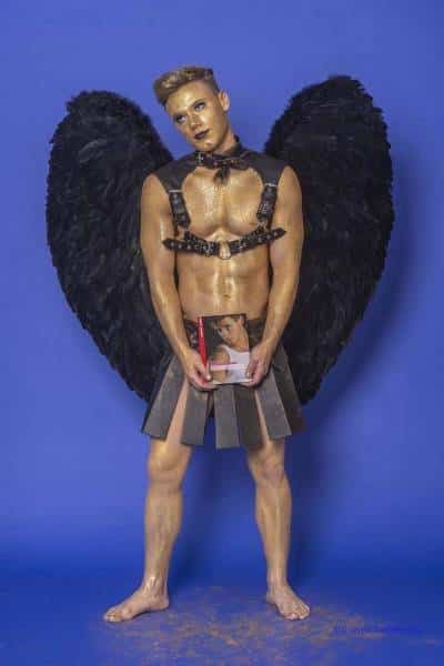 Male Model Marvin als Engel im Gladiatorstyle
