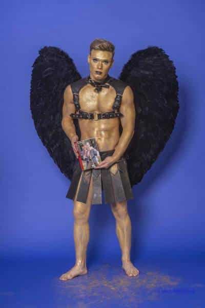 Male Model Marvin als Engel im Gladiatorstyle