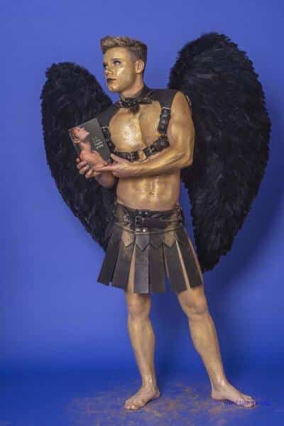 Male Model Marvin als Engel im Gladiatorstyle