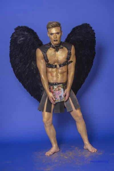 Male Model Marvin als Engel im Gladiatorstyle