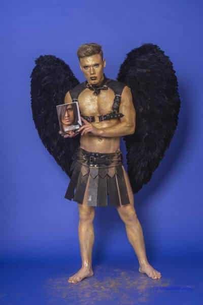 Male Model Marvin als Engel im Gladiatorstyle