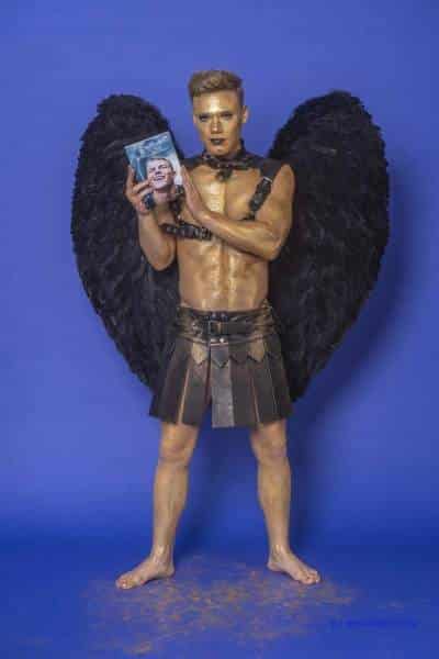Male Model Marvin als Engel im Gladiatorstyle