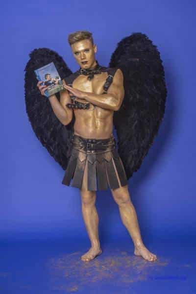 Male Model Marvin als Engel im Gladiatorstyle